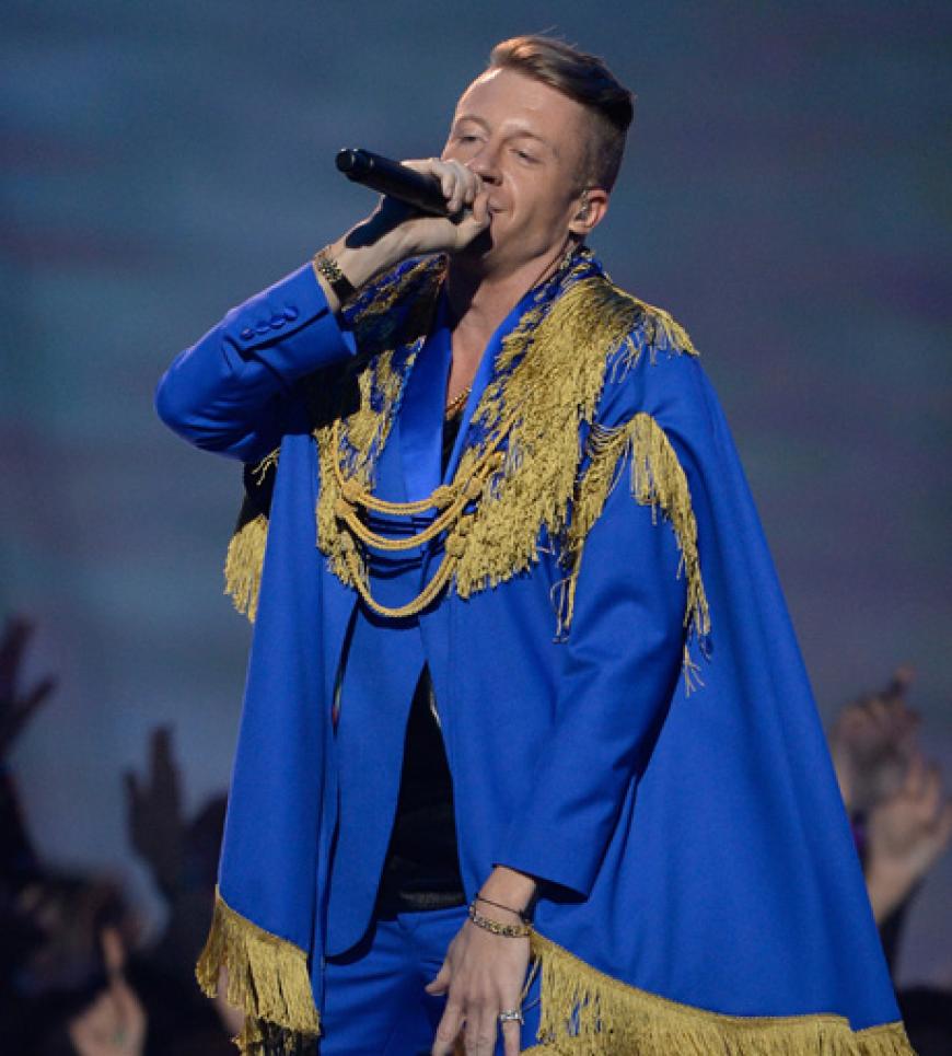 Macklemore performte live