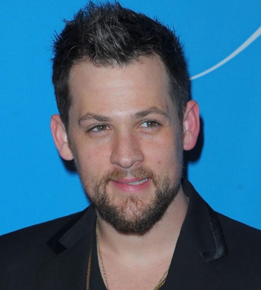 Joel Madden kam leider ohne seine Lebensgefährtin Nicole Richie