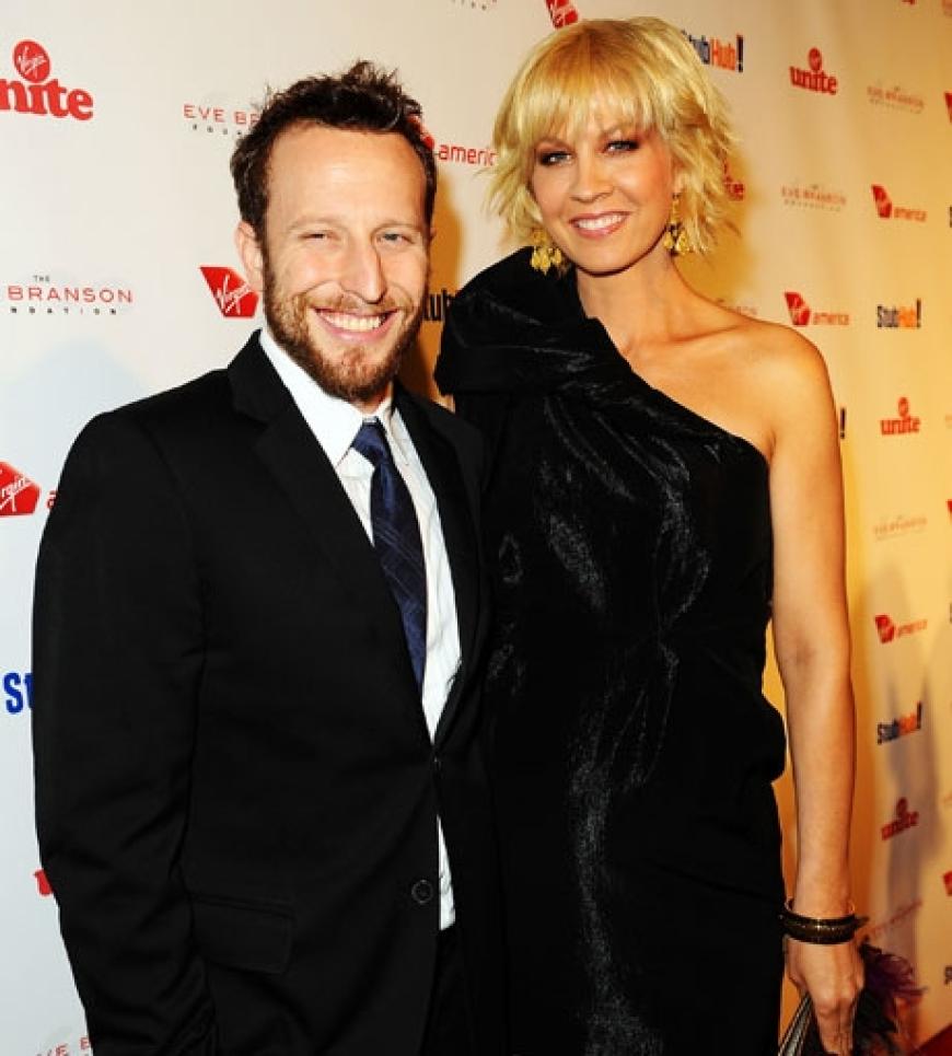 Das Schauspielerpaar Jenna und Bodhi Elfman haben zwei Söhne. Und diese Namen habe es in sich: Story Elias und Easton Quinn Monroe