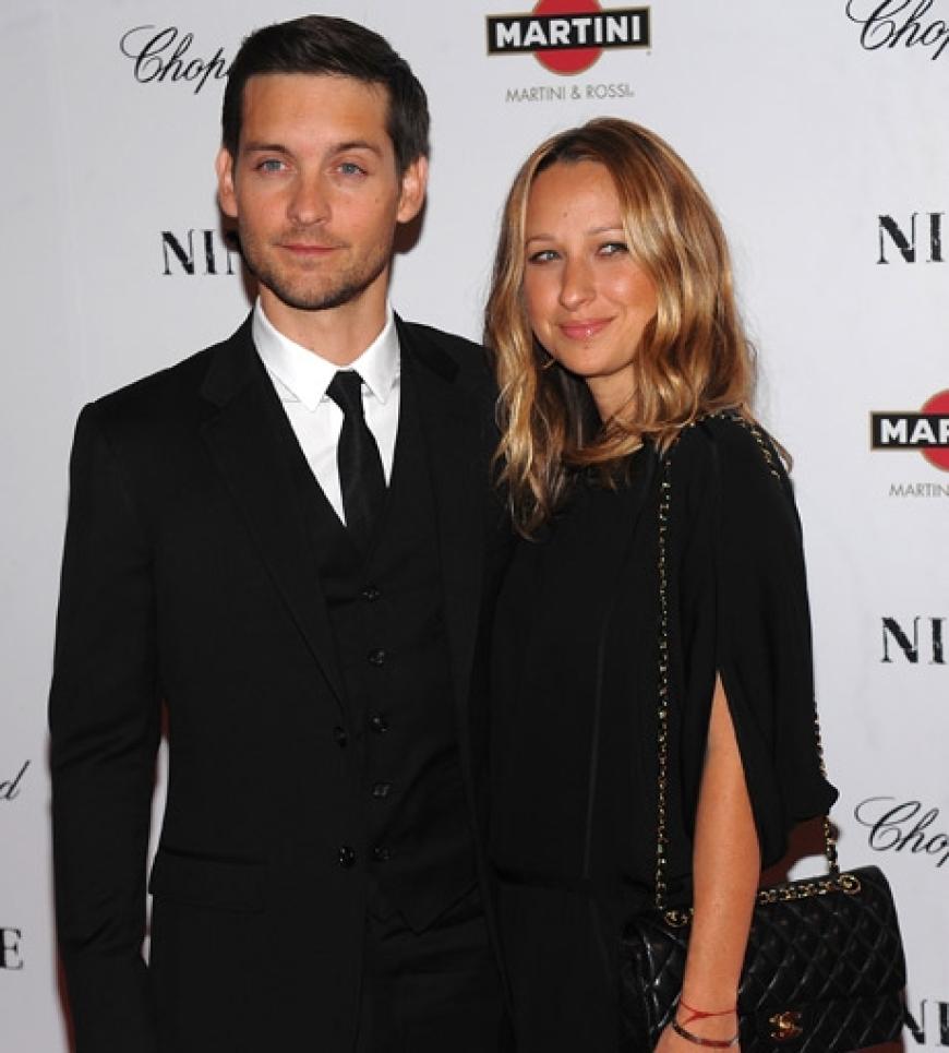 Schauspieler Tobey Maguire brachte seine hübsche Gattin Jennifer mit