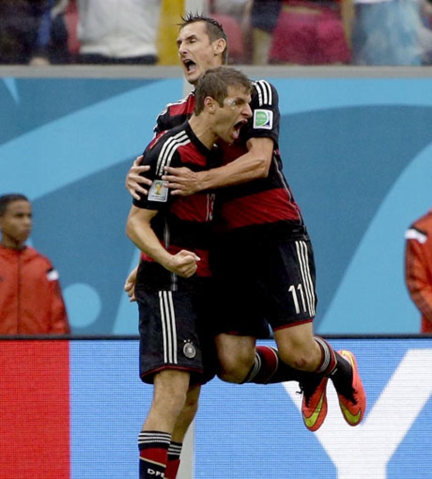 Die Freude von Thomas Müller und Miroslav Klose ist ansteckend