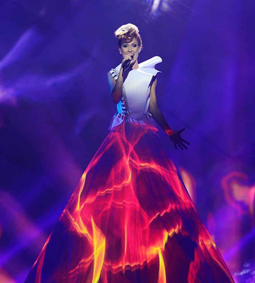 Das spektakulärste Kleid des Abends trägt Aliona Moon für Moldawien