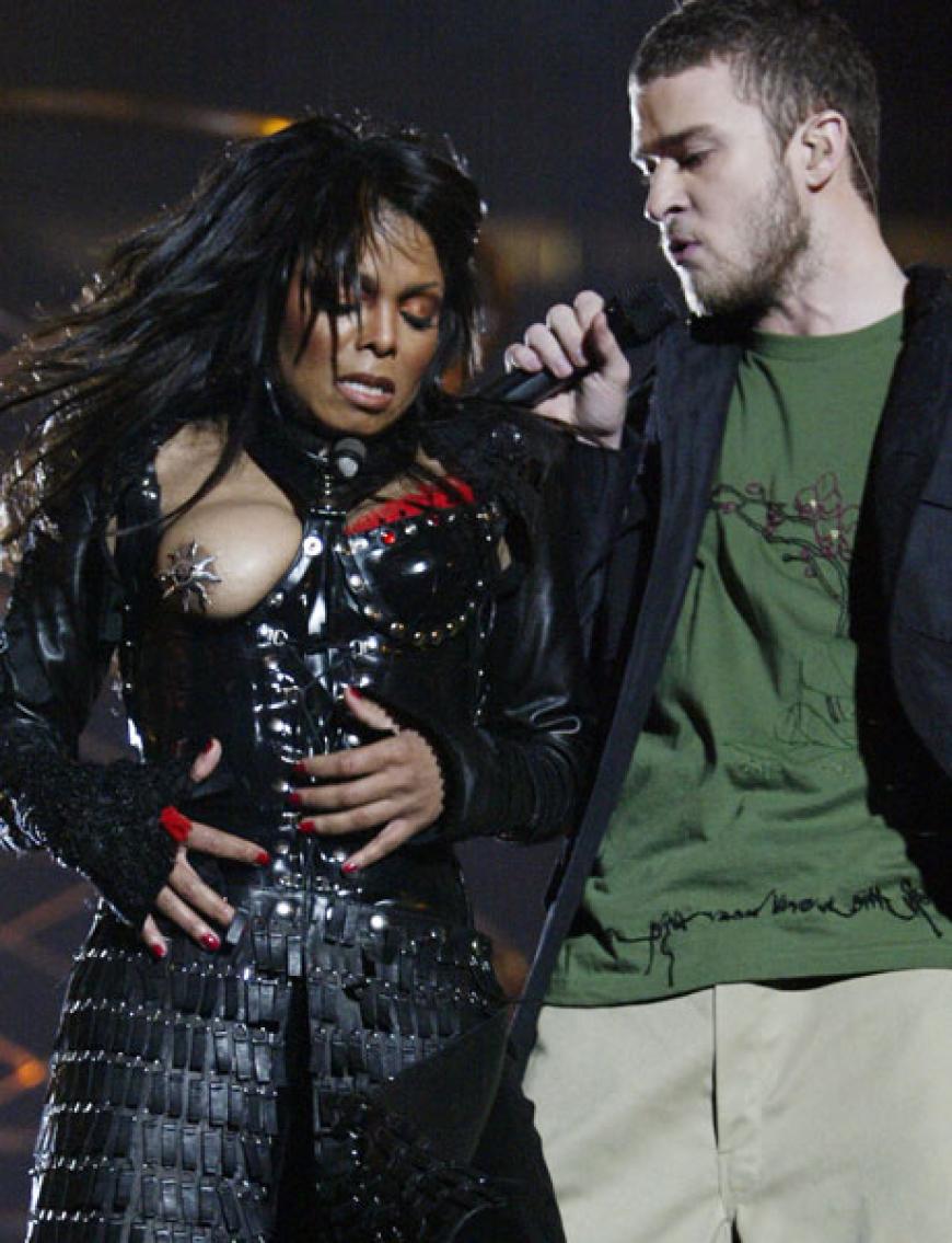 Im Februar 2004 löste Justin Timberlake einen regelrechten Skandal aus. Beim Superbowl-Auftritt mit Janet Jackson riss er ihr Top von der Brust und legte ihren Busen frei. Dieser Moment ging als