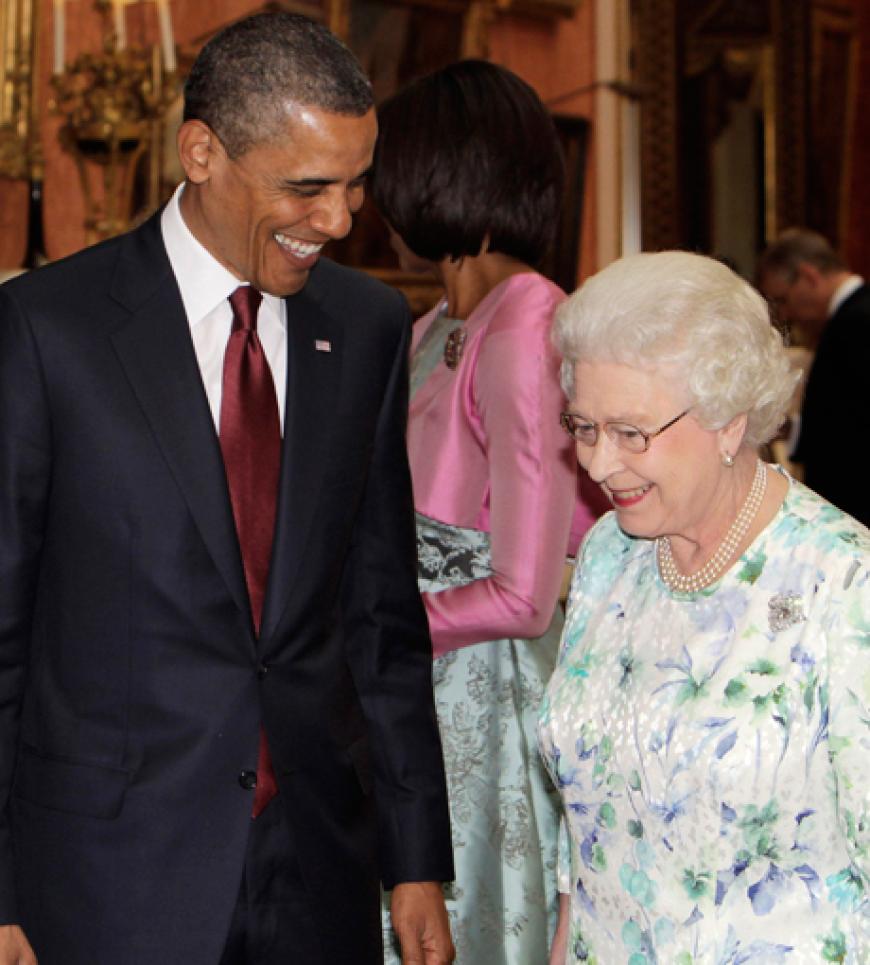 Natürlich auch einer seiner Termine in England: Die Königsfamilie treffen. Obama und die Queen wirken schon wie alte Freunde