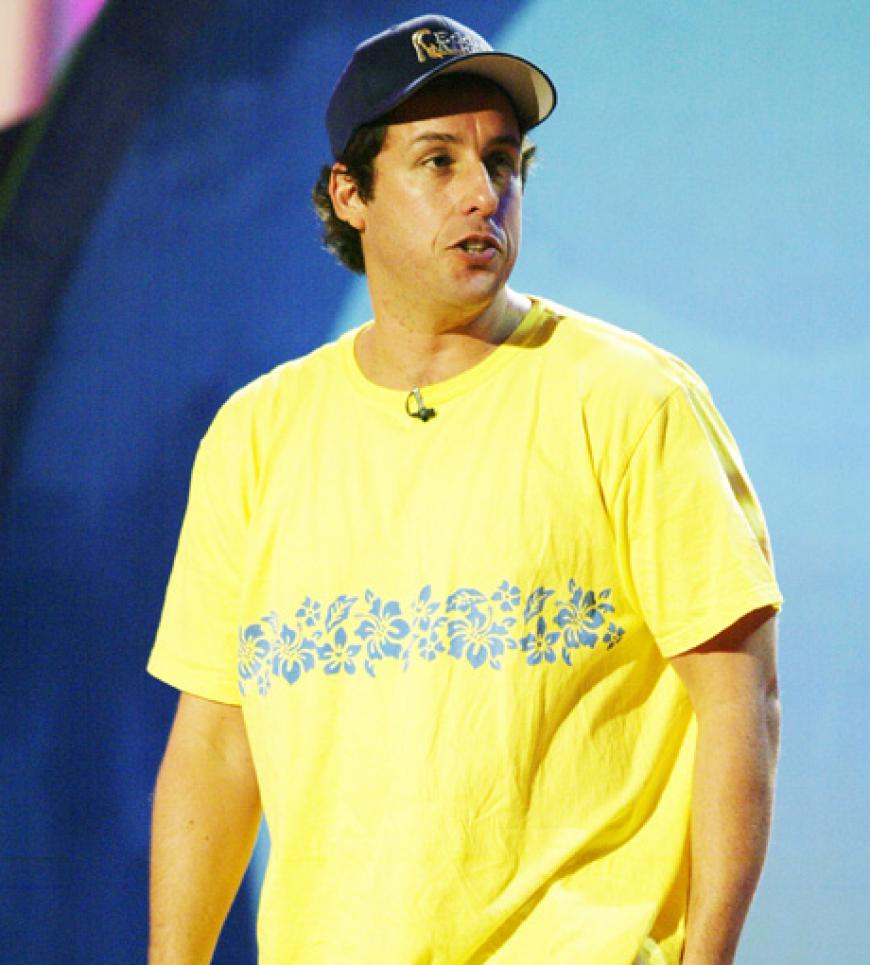 Adam Sandler - wie gewohnt - im Gammel-Look