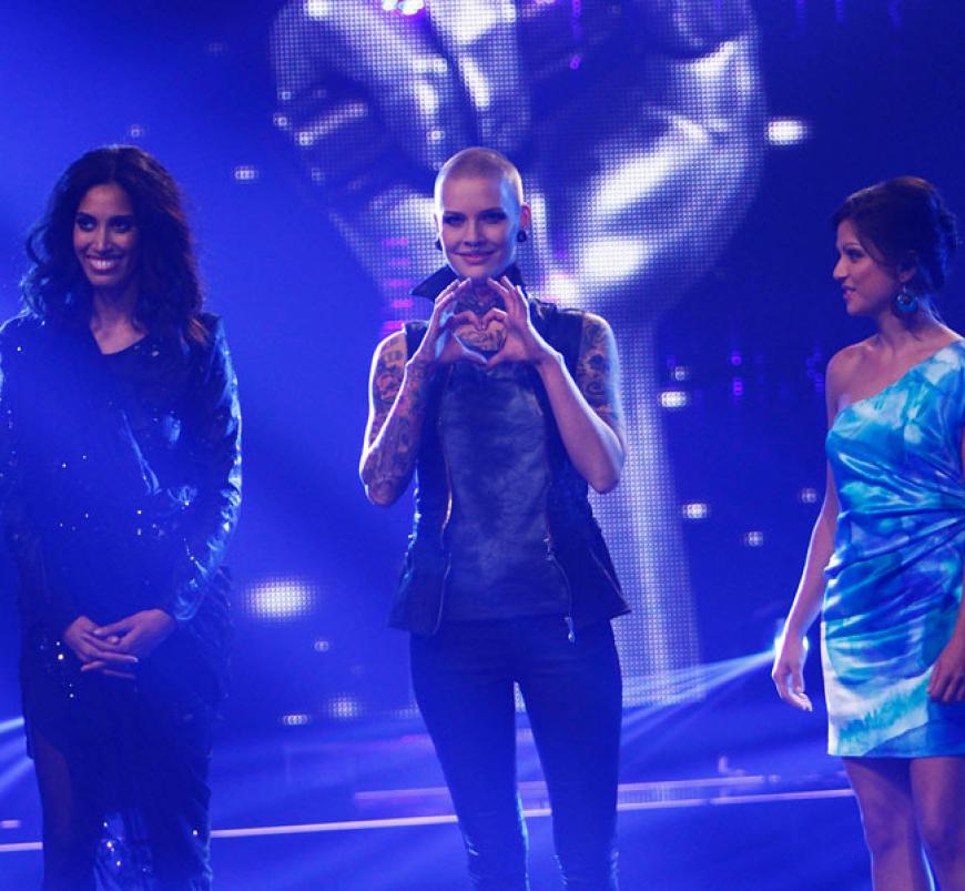Judith van Hel setzt sich gegen Tesirée Priti (29, l.) und Nilima Chowdhury (39, r.) durch