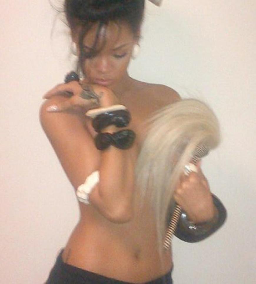 Mit Topfigur und schöner Frisur - Rihanna und irgendwas Haariges