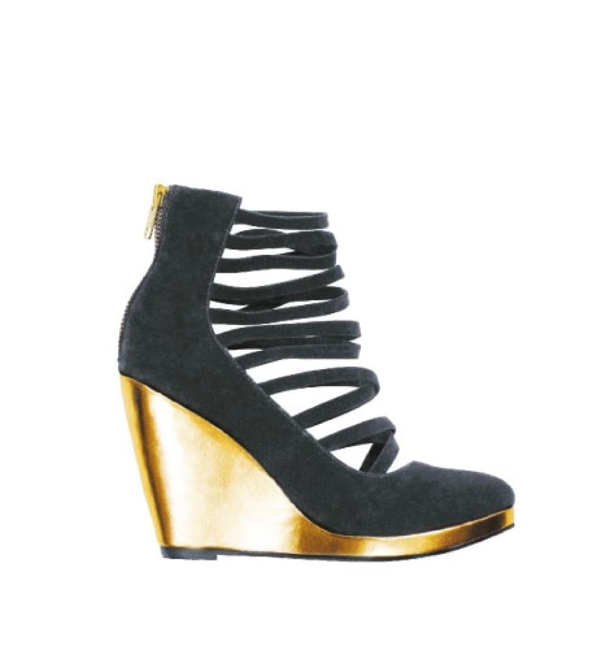 Futurismus: Schuh mit Riemchen und Keilabsatz von H&M, ca. 50 Euro