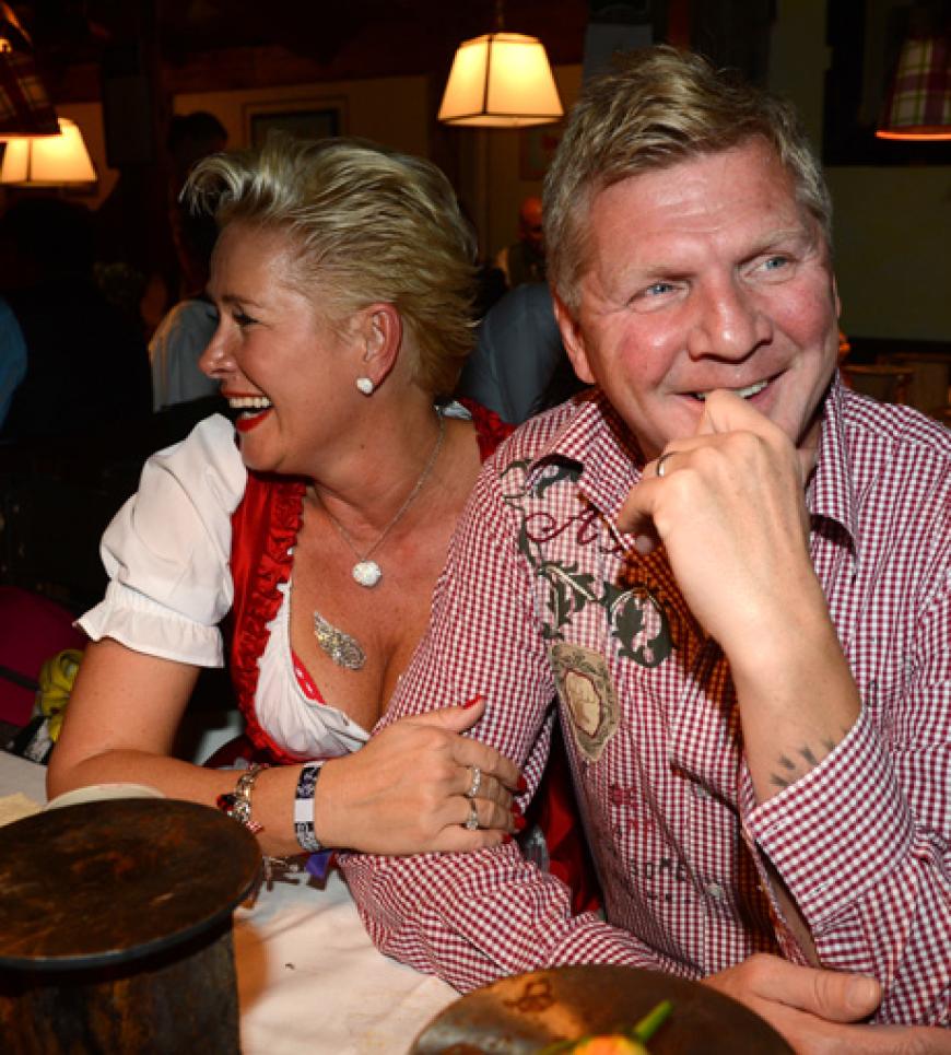 Ihr Ehemann Stefan Effenberg strahlte - schaute aber verlegen zur Seite