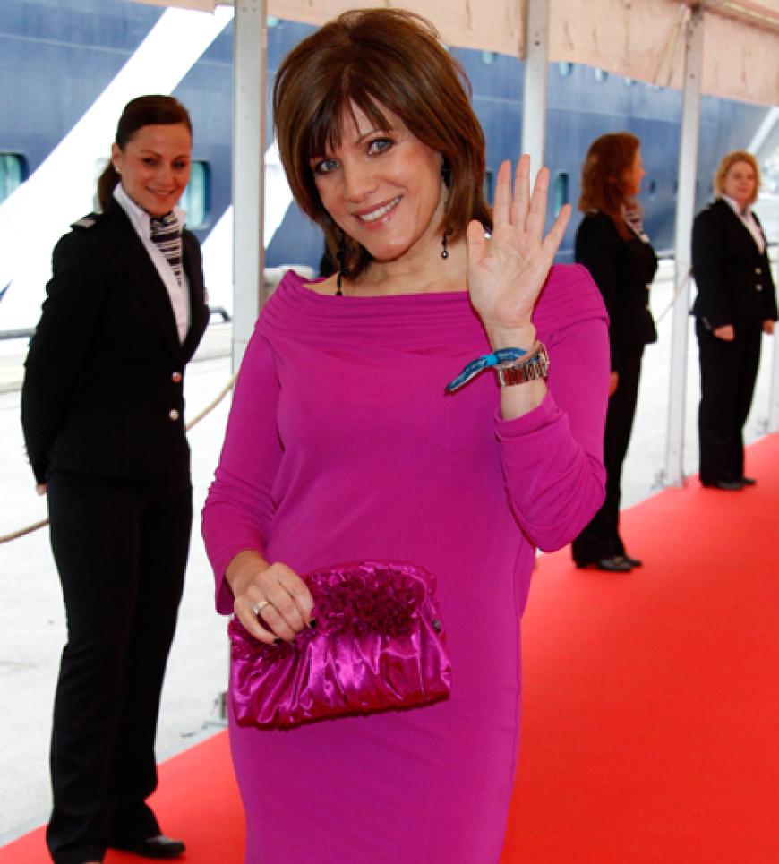 Birgit Schrowange kam gut gelaunt zur Schiffstaufe