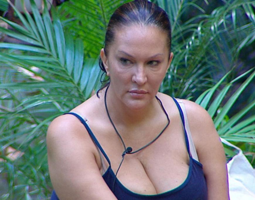 Vor allem auf Allegra Curtis hat sie es abgesehen. Die zwei Frauen liefern sich ein heißes Wortgefecht. Der erste Lagerkoller macht sich bemerkbar - die Stimmung im Camp ist explosiv