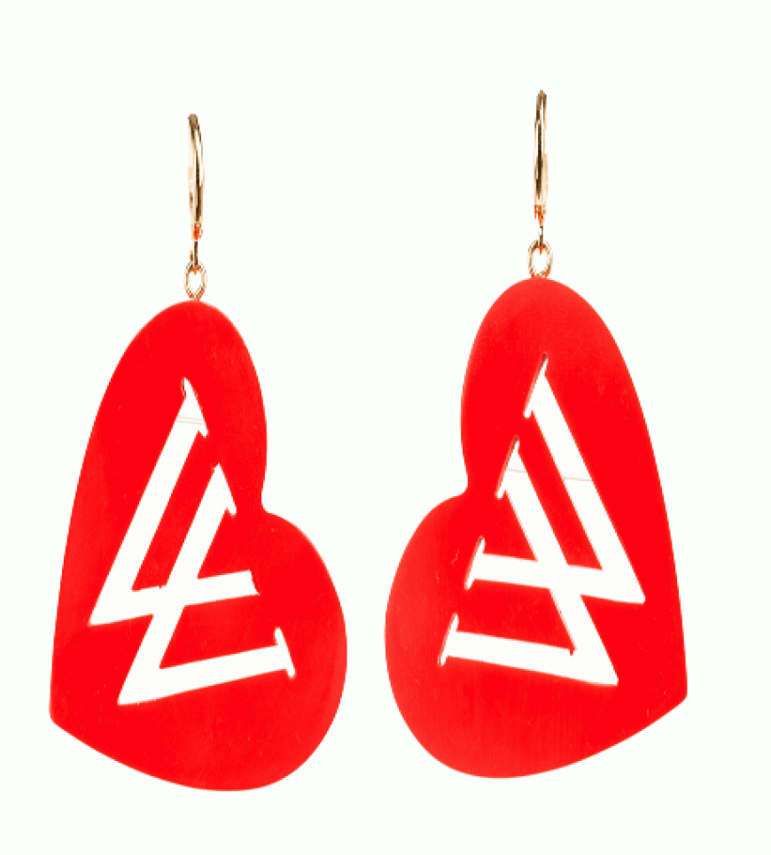 8. September 2012: Diese Plektrum-Ohrringe sind nicht nur etwas für Groupies des kalifornischen Labels. Die herzigen Schmuckstücke sehen an jedem Ohr bezaubernd aus! Von Wildfox, ca. 40 Euro