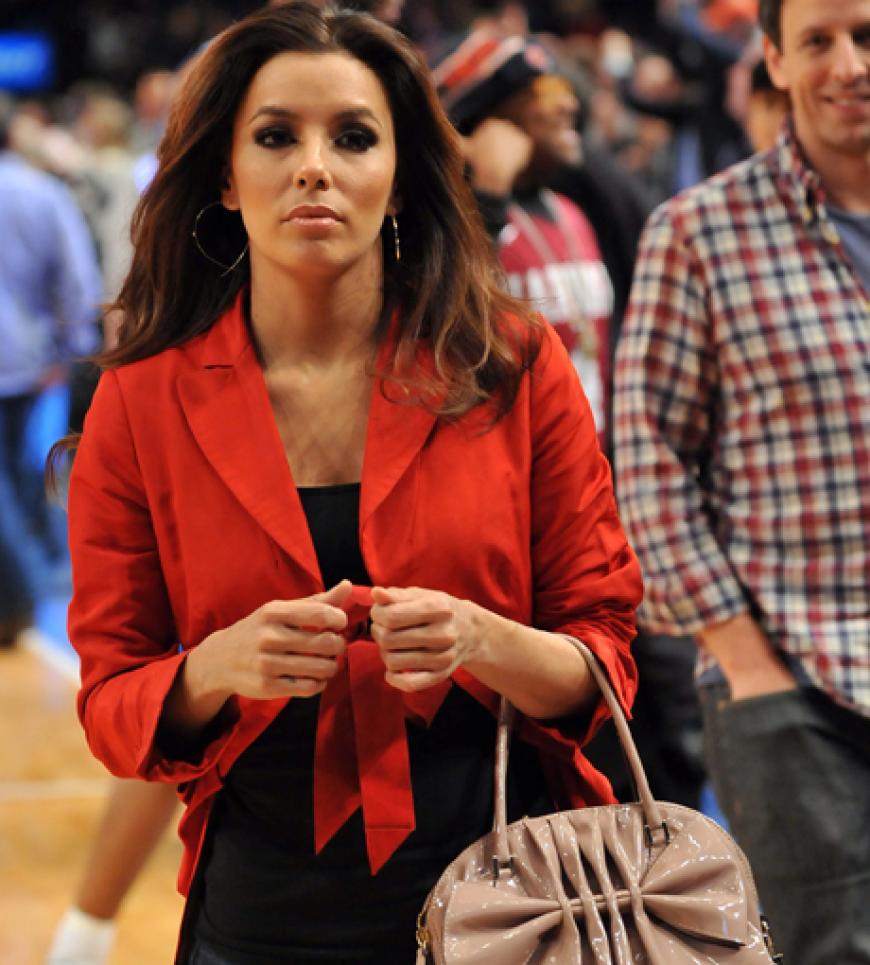 Die Promis lieben Basketball. Ein gutes Spiel lockt auch viele Stars an. Wie zum Beispiel Eva Longoria, die sich das Match der Dallas Maverick gegen die New York Knicks ansah