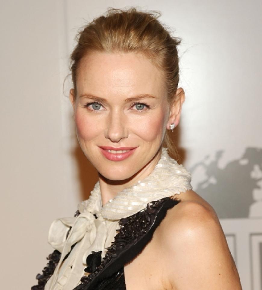 Star-Favorit: Die Schauspielerin Naomi Watts kaschiert Hautunebenheiten mit der