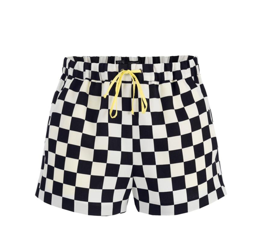 Shorts in Schachbrett-Optik, ca. 28 Euro von Zara