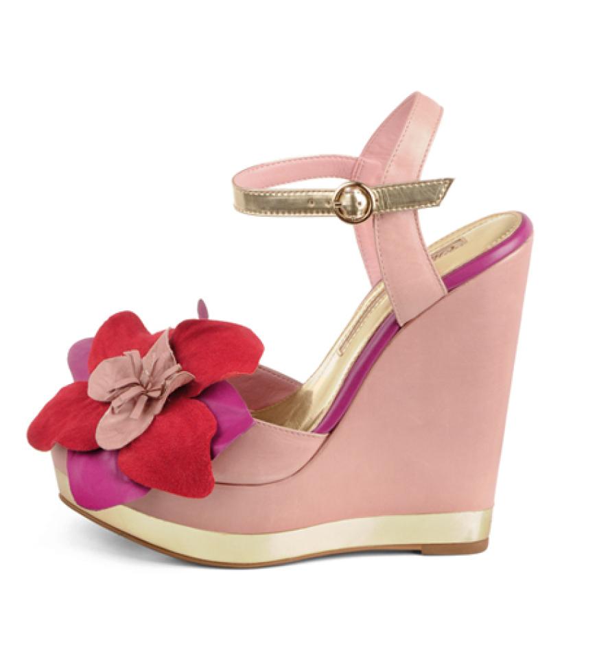 Keilsandalen mit Blüte von Buffalo, ca. 140 Euro 