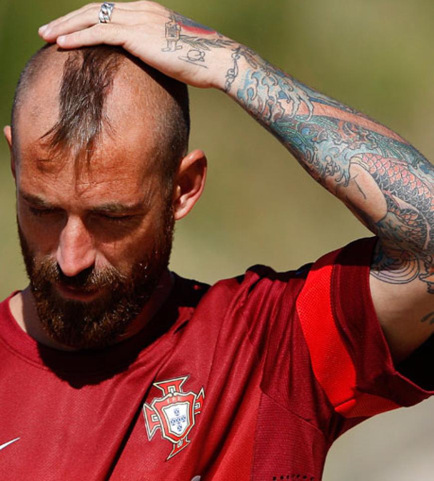 Ohne Tattoo geht nichts - je auffälliger desto besser. Das gilt auch für die Fussballer. Portugals Mittelfeldspieler Raul Meireles ist ordentlich tätowiert