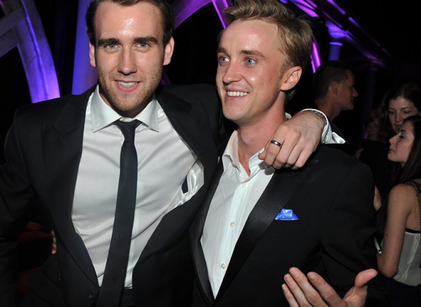 Matthew Lewis und Tom Felton feiern ausgelassen auf der Premiere