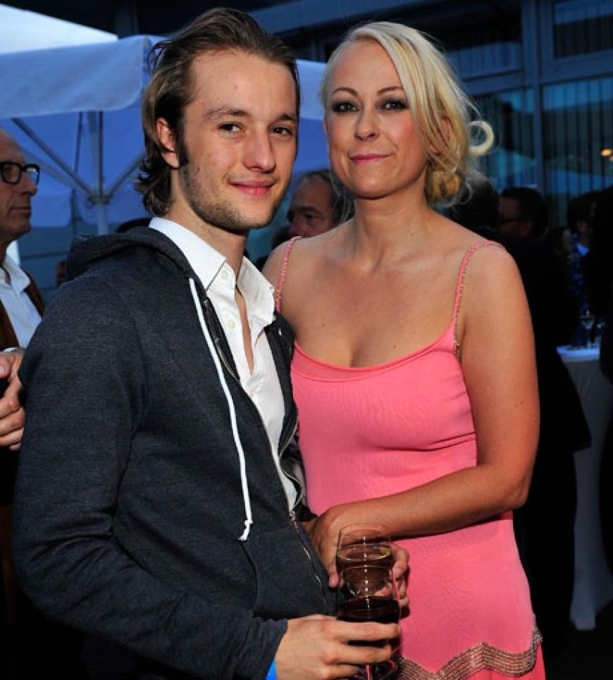 Jenny Elvers-Elbertzhagen und Oskar Flint kennen sich schon seit mehrern Jahren. Er ist schließlich der Sohn ihrer Ex-Liebe Heiner Lauterbach