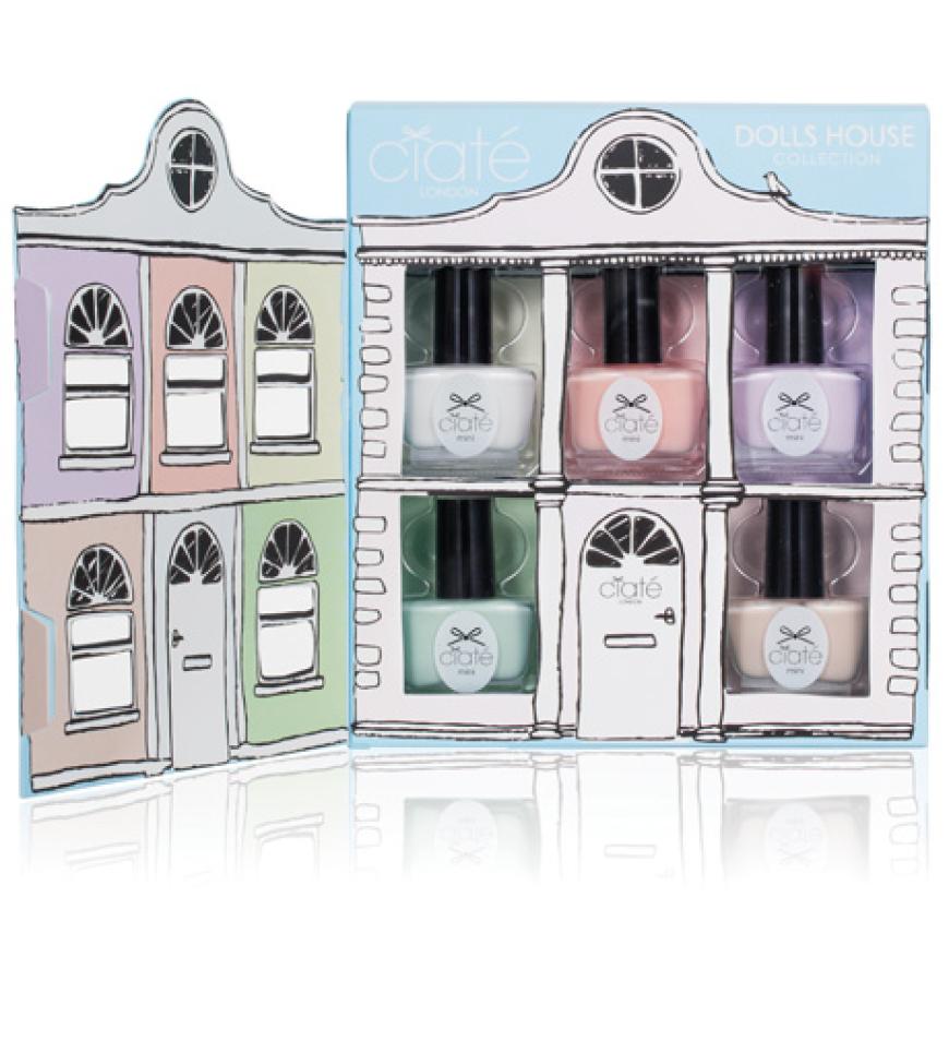 Nicht nur für Mode-Püppchen: Pastellige Doll-House- Mini-Lacke von Ciaté. Im 5er Set mit Puppenhausverpackung, ca. 20 Euro. (bei Karstadt)