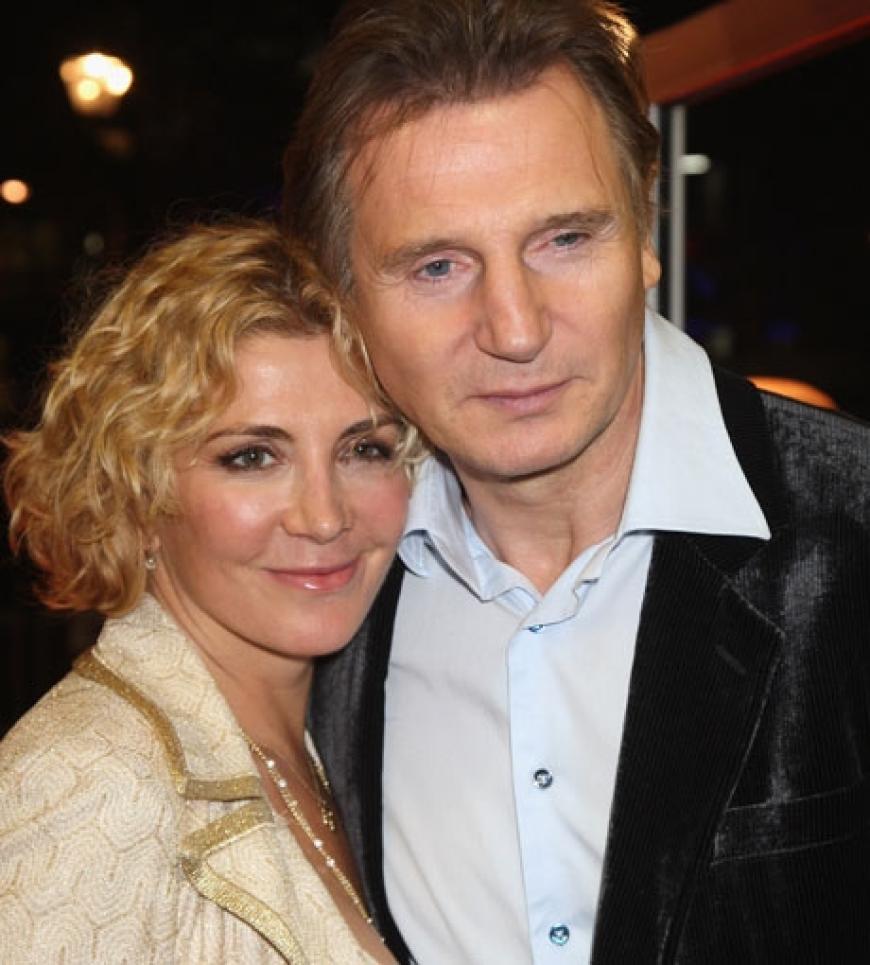 Auch Schauspielerin Natasha Richardson ist 2009 leider verstorben. Die Ehefrau von Liam Neeson hatte sich bei einem Skiunfall in Kanada eine schwere Kopfverletzung zugezogen. Sie wurde in New York für klinisch tot befunden. Sie wurde nur 45 Jahre alt