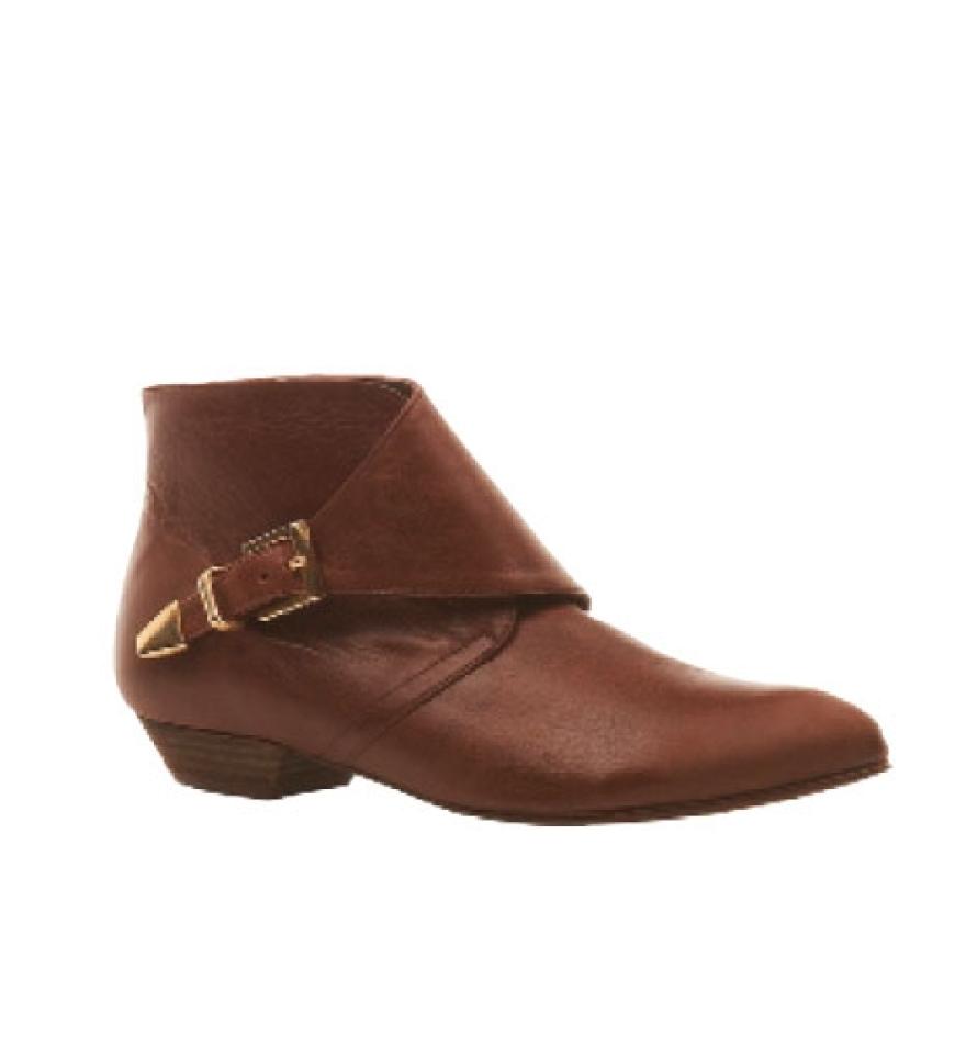 Naturton: Knöchelhohe Boots mit Schnalle von Topshop, ca. 80 Euro