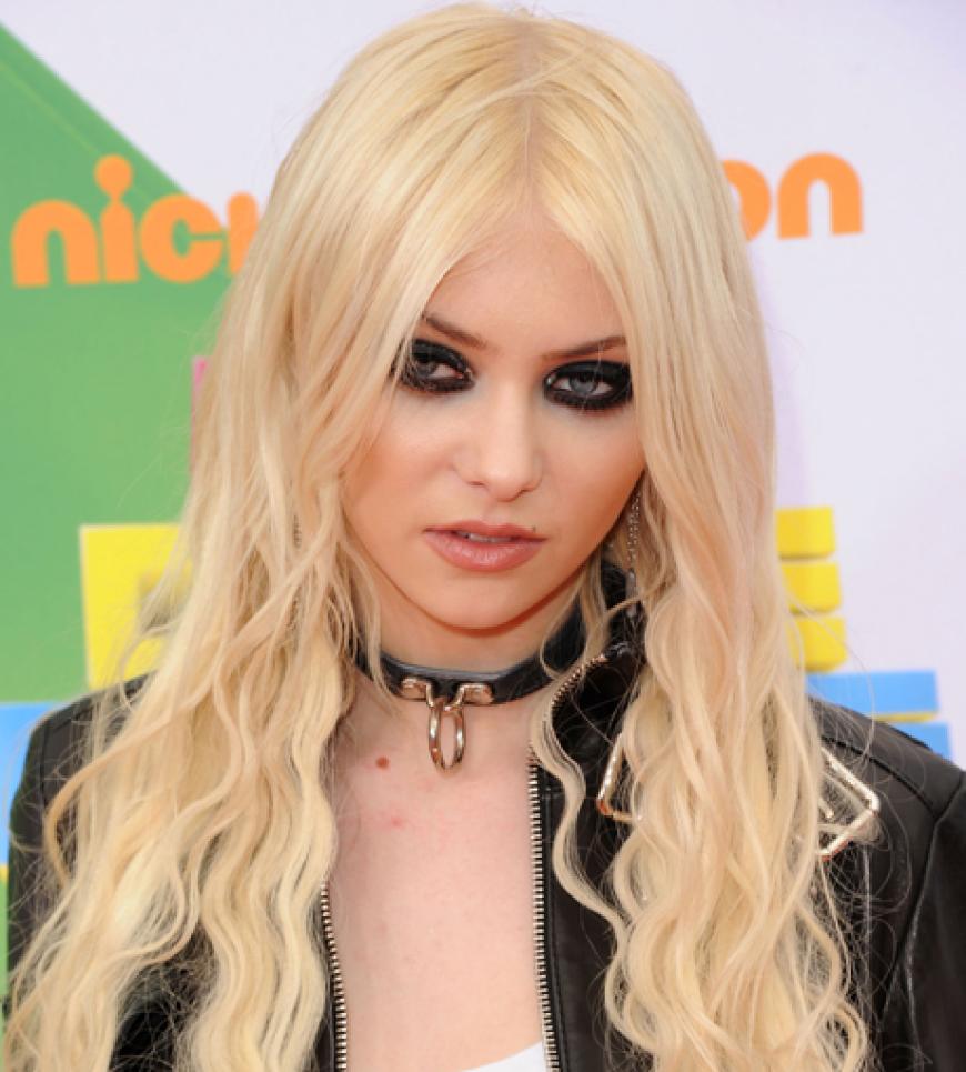 Taylor Momsen kam wie gewohnt im rockigen Outfit und kräftigen Smokey-Eyes