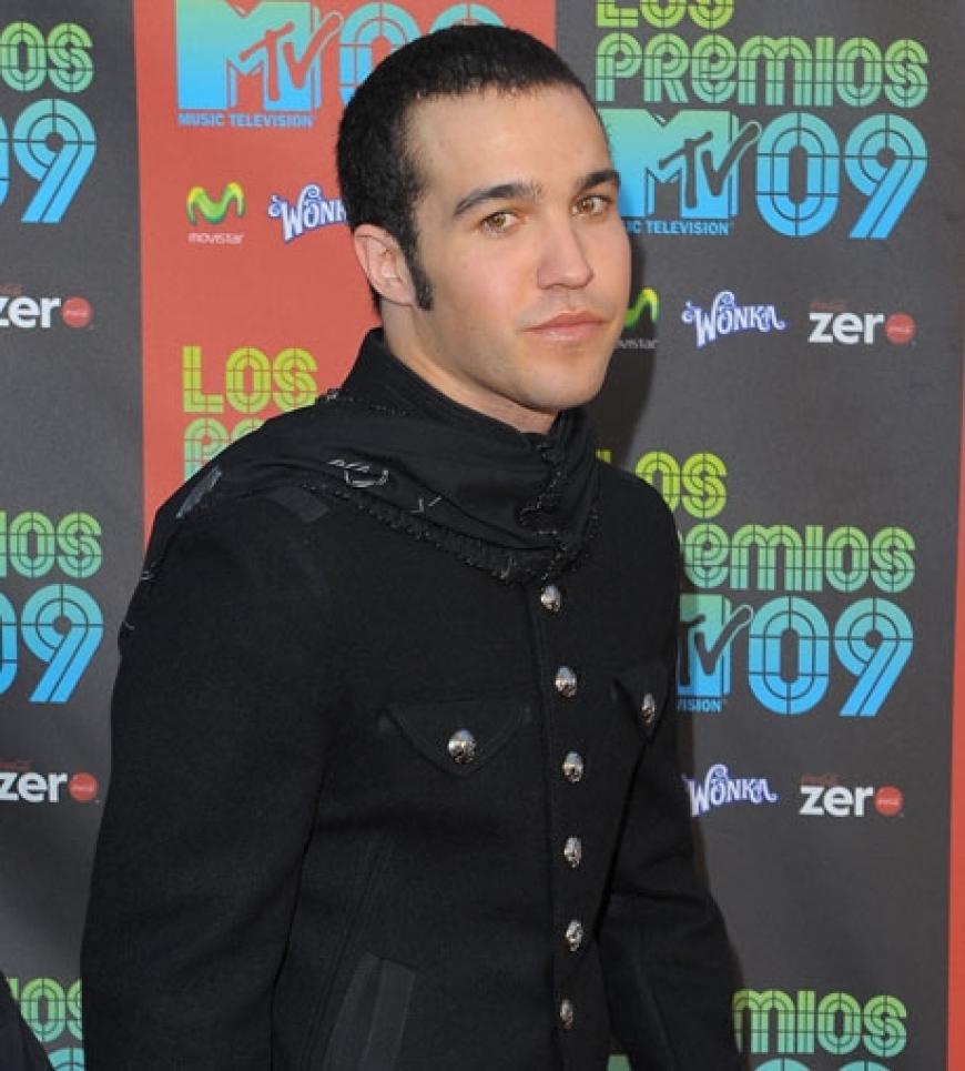 Pete Wentz kam ohne seine Frau Ashlee Simpson