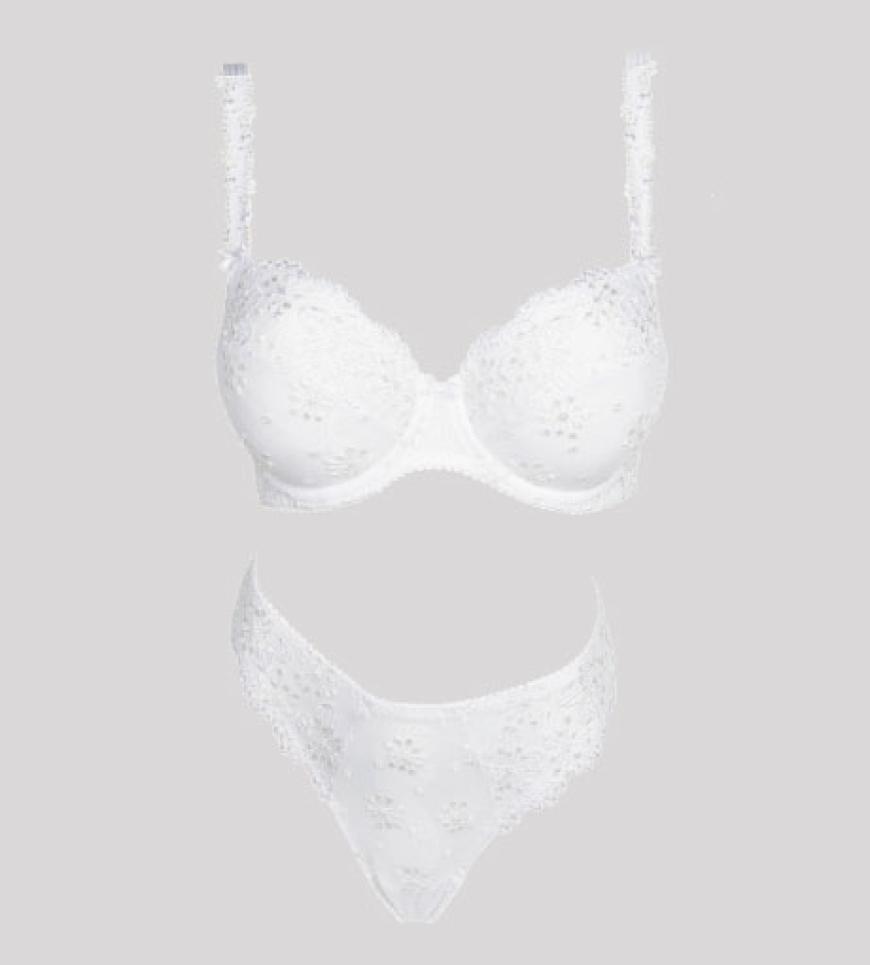 Blumenstickerei von Prima Donna: Push-up-BH ca. 70 Euro, Slip ca. 40 Euro