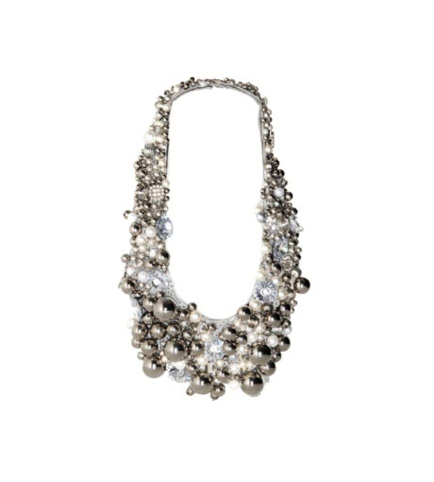 Die Haute-Couture-Hochzeit: Halskette von Kaviar Gauche, ca. 900 Euro