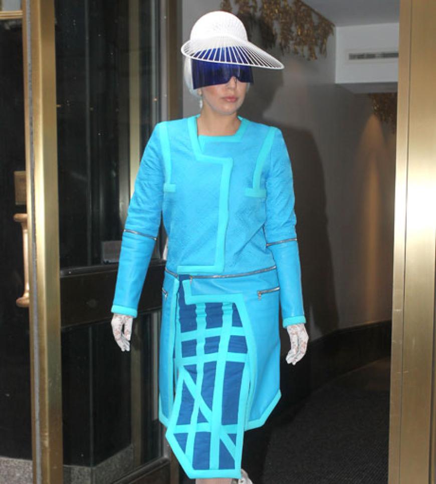 Wie ein Schlumpf von einem anderen Stern - Lady Gaga auf einem Pressetermin in New York