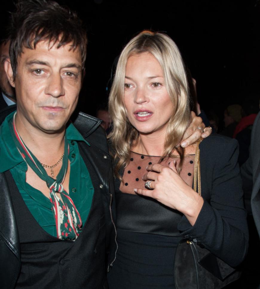 Dürfen natürlich bei keinem namenhaften Designer fehlen: Jamie Hince und Ehefrau Kate Moss