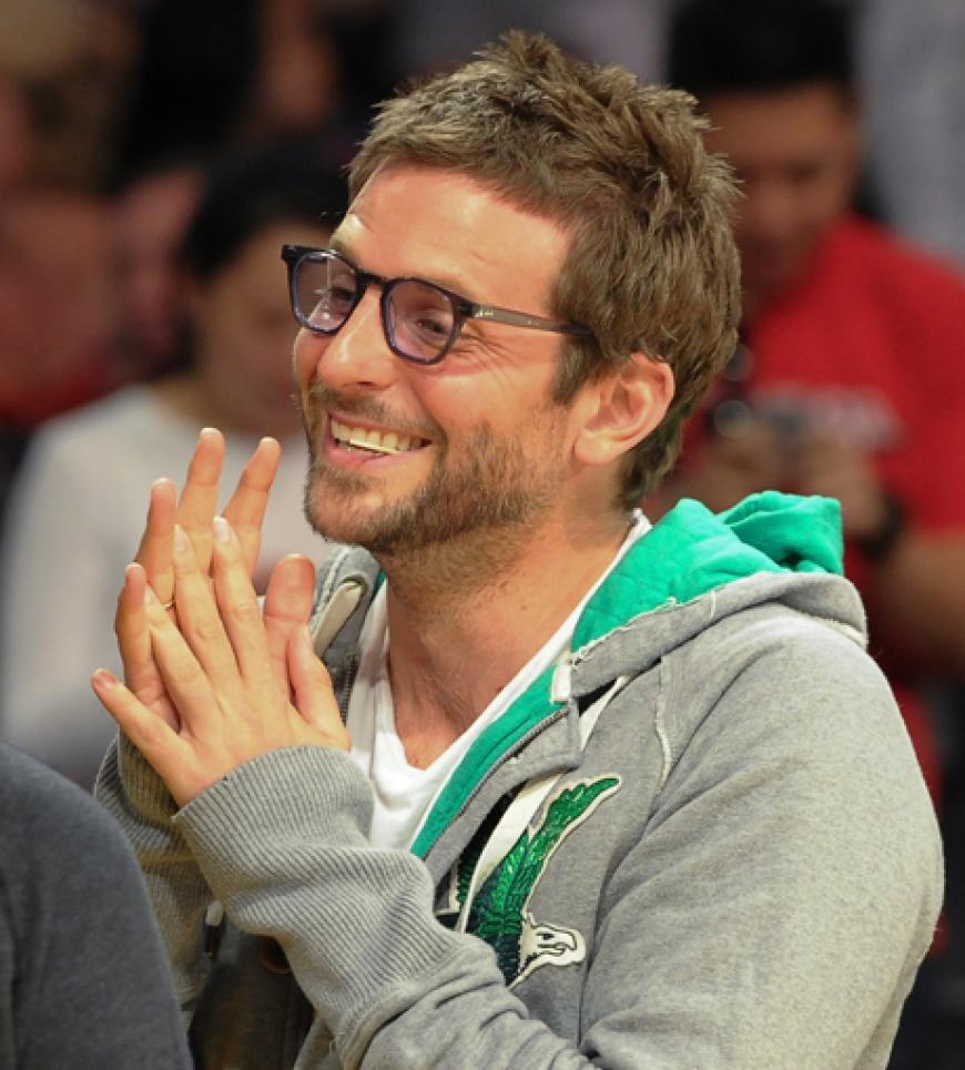 Die L.A. Lakers ziehen immer zahlreiche Top-Stars an. Auch Hollywood-Star Bradley Cooper outete sich als großer Basketball-Fan