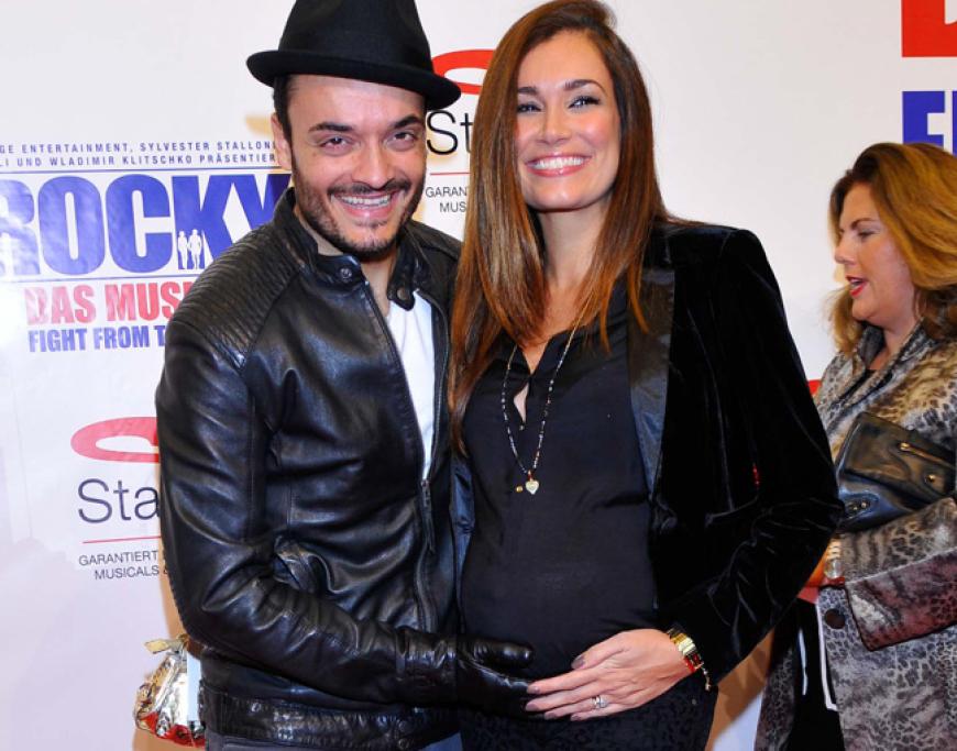 Auf Kuschelkurs: Die werdenden Eltern Giovanni Zarella und seine Frau Jana Ina, die mit Baby Nummer 2 schwanger ist