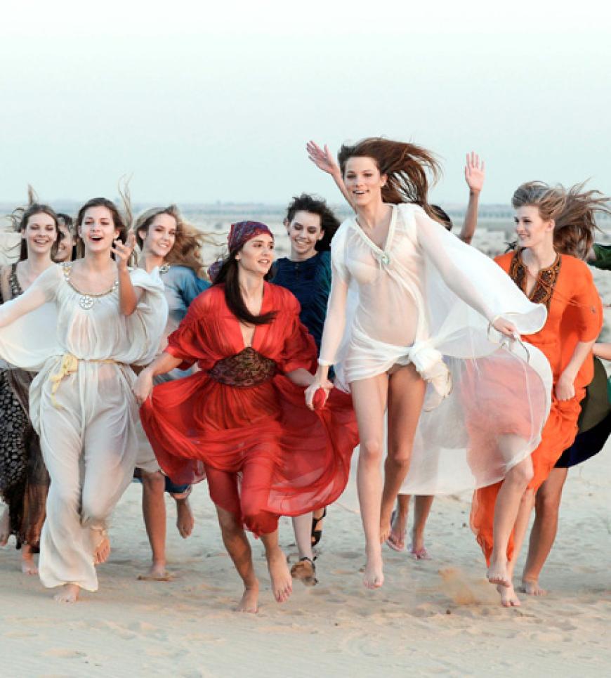 Heidis Mädchen am Strand von Dubai