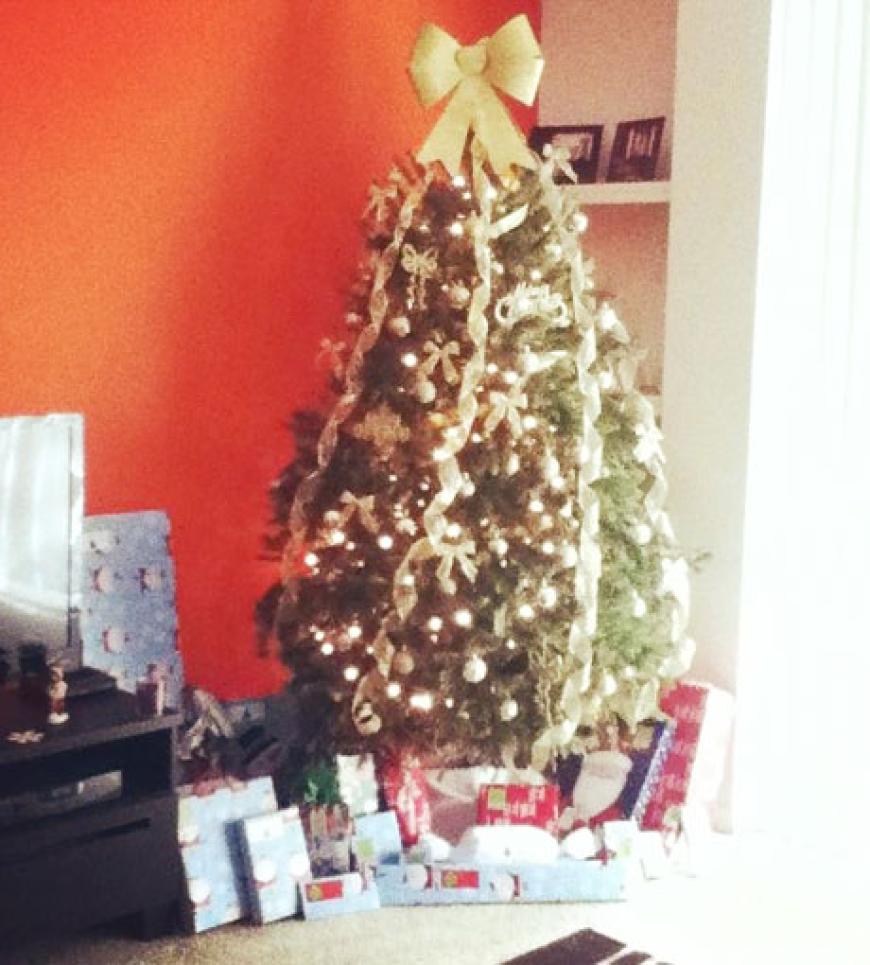 Mariah Carey teilt ihren Weihnachtsbaum und freut sich auf das Fest!