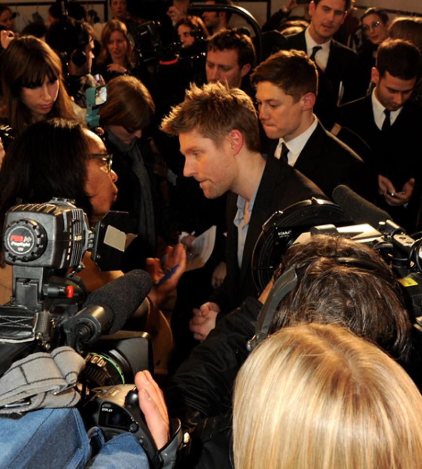 Derzeit schaut die ganze Modewelt nach London, denn in Großbritannies Hauptstadt findet die Fashion Week statt. Burberry Chefdesigner Christopher Bailey gehört zu den gefeierten Designern