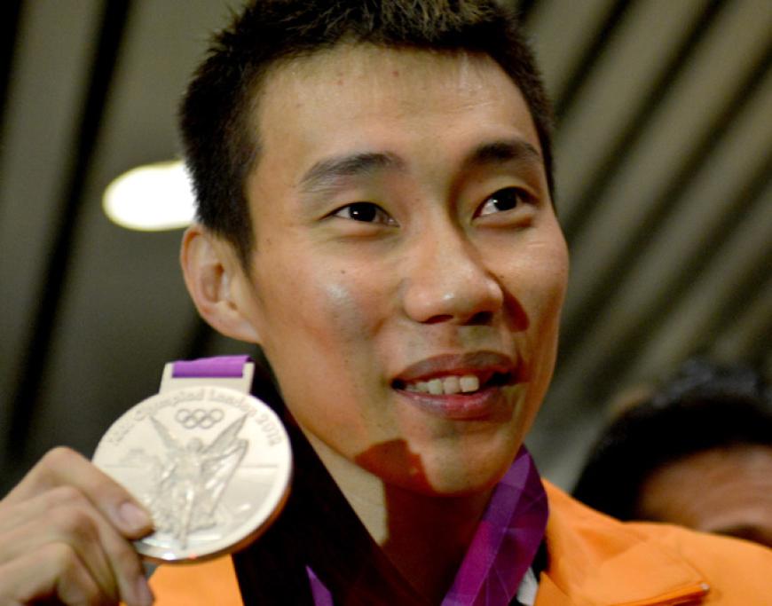 Badminton-Spieler Lee Chong Wei freut sich über Silber. Schade, für eine Goldmedaille hätte er von seinem Heimatland Malaysia Goldbarren im Wert von über einer halben Million Euro bekommen!