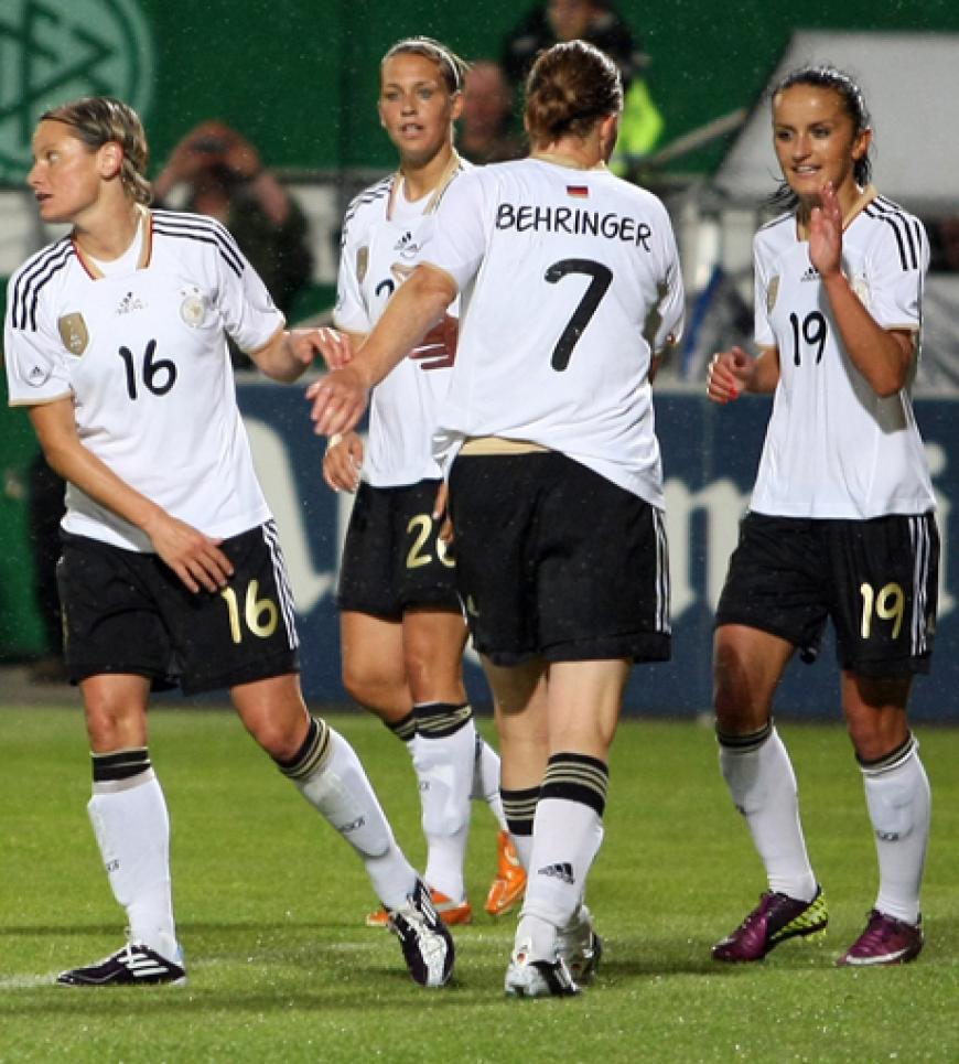 Juchuuu! Am 26. Juni ging es endlich los: Unsere Frauen-National-Elf wird um die Weltmeisterschaft kicken