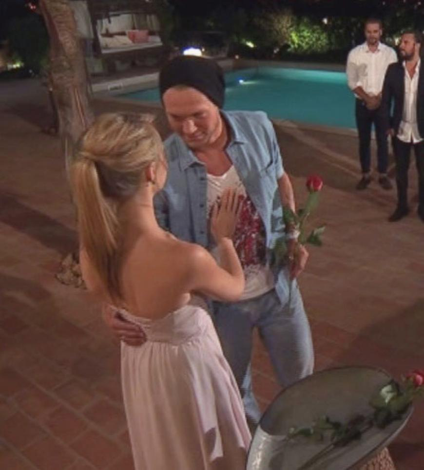 Marvin und Anna sind mittlerweile sehr vertraut. Er schafft es nach der gemeinsamen Nacht in die nächste Runde
