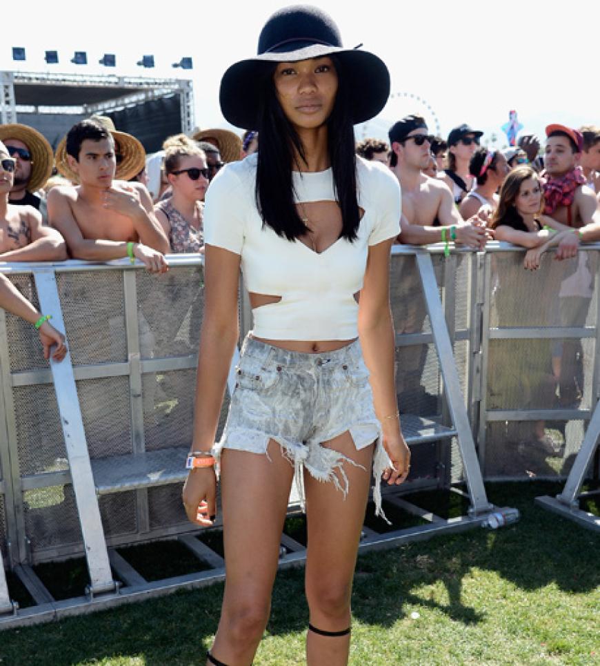Sexy! Model Chanel Iman mit Cut-Out-Top und ultrakurzem Minirock