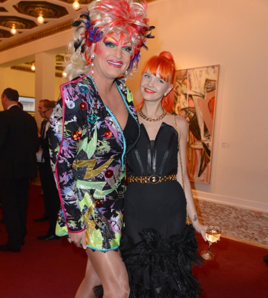 Olivia Jones (l) und das Model Bonnie Strange