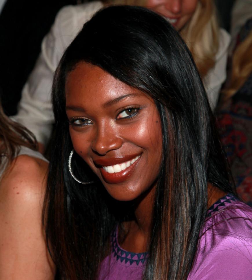 Sie ist ein Model und sie sieht gut aus: Jessica White