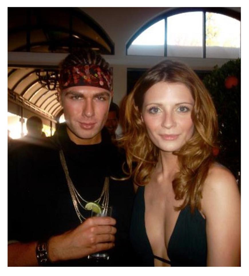 Mischa Barton ist immer für einen Drink zu haben. Aber es muss Rotwein sein. Bei der Präsentation meiner Accessoires-Kollektion âKin