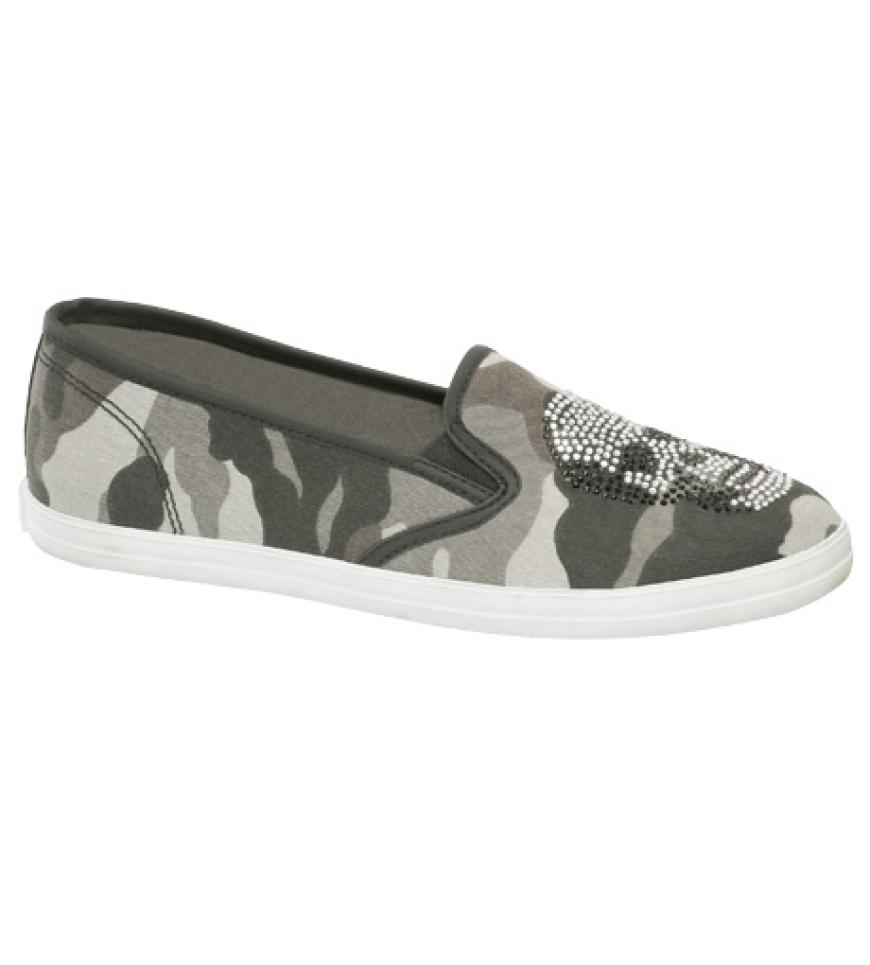 Deichmann Slip-ons mit Totenkopf-Strassapplikation, ca. 17 Euro