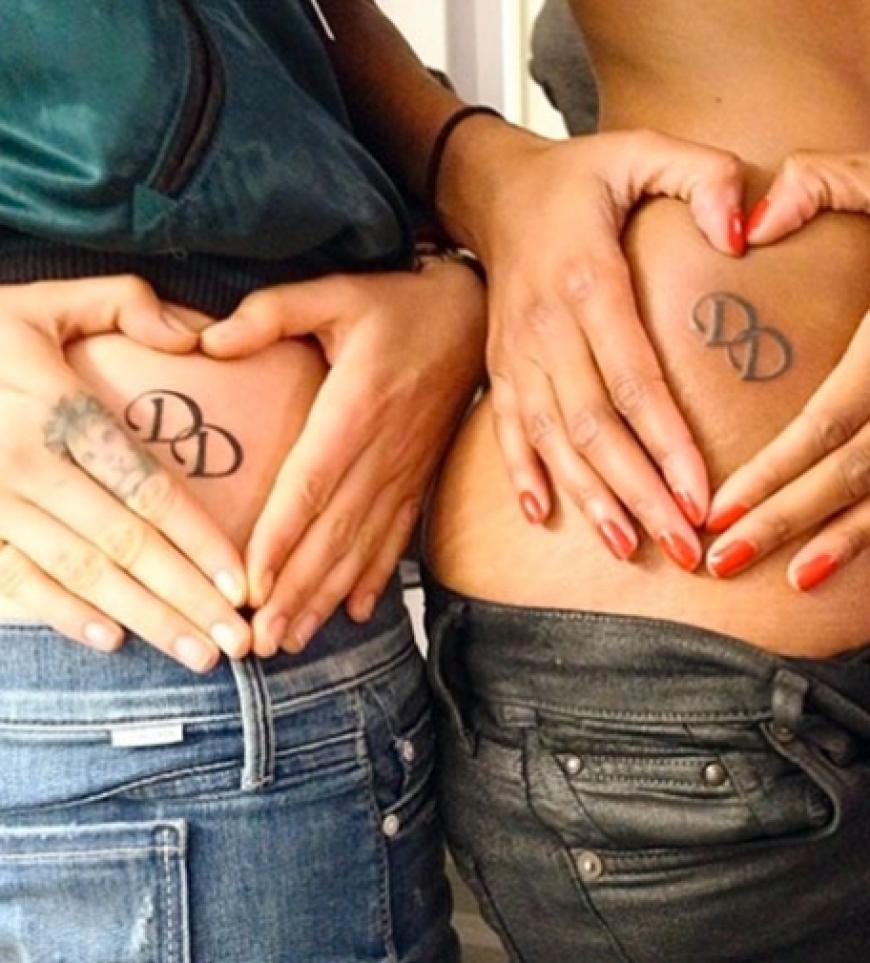 Doppel D! Wie verewigt man eine Supermodel-Freundschaft? Narürlich mit einem Freundschaftstattoo. Cara Delevigne und Jourdan Dunn tragen jetzt die Initialen ihrer NAchnamen auf der Haut