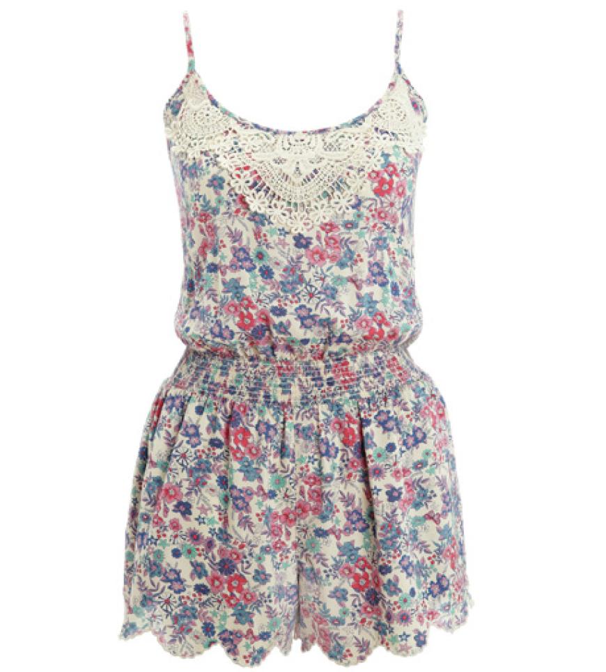 So sieht der Sommer aus: Häkel-Details und Blumenprint von Accessorize, ca 50 Euro.