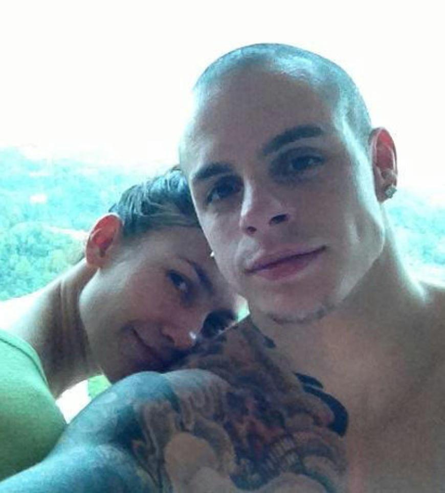 Jennifer Lopez befindet sich zur Zeit auf Welttournee. Dank Twitter hält sie uns über ihre Aufenthalte auf dem Laufenden. Hier war sie gerade in Kuala Lumpur - natürlich ist Lover Casper Smart immer an ihrer Seite.
