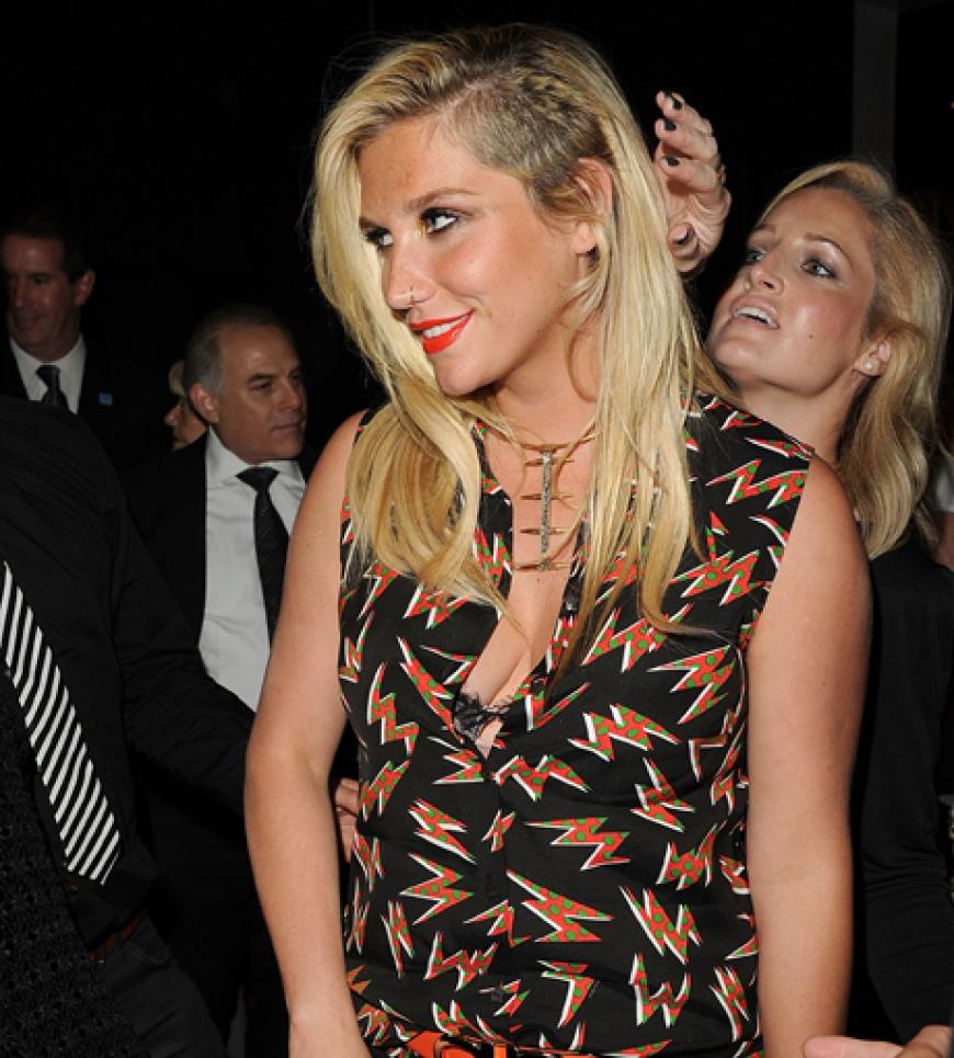 Sängerin Ke$ha mal ganz elegant