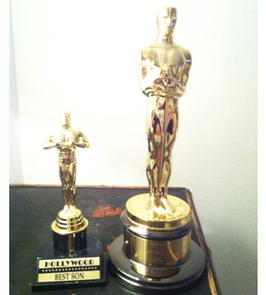 Der Oscar für den besten Sohn der Welt geht an Adeles Sohn Angelo, wie sie mit einem Twitterbild zeigt.